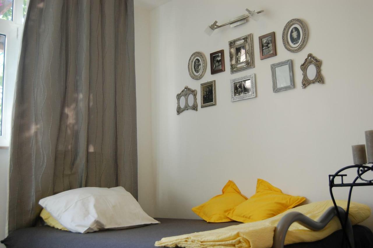 Studio Apartment For 2 Adults And 1 Child Макарска Екстериор снимка