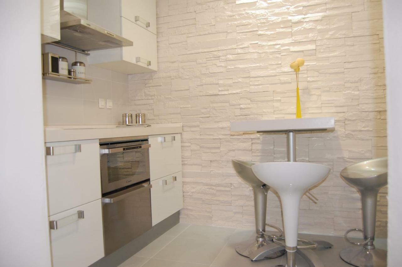 Studio Apartment For 2 Adults And 1 Child Макарска Екстериор снимка