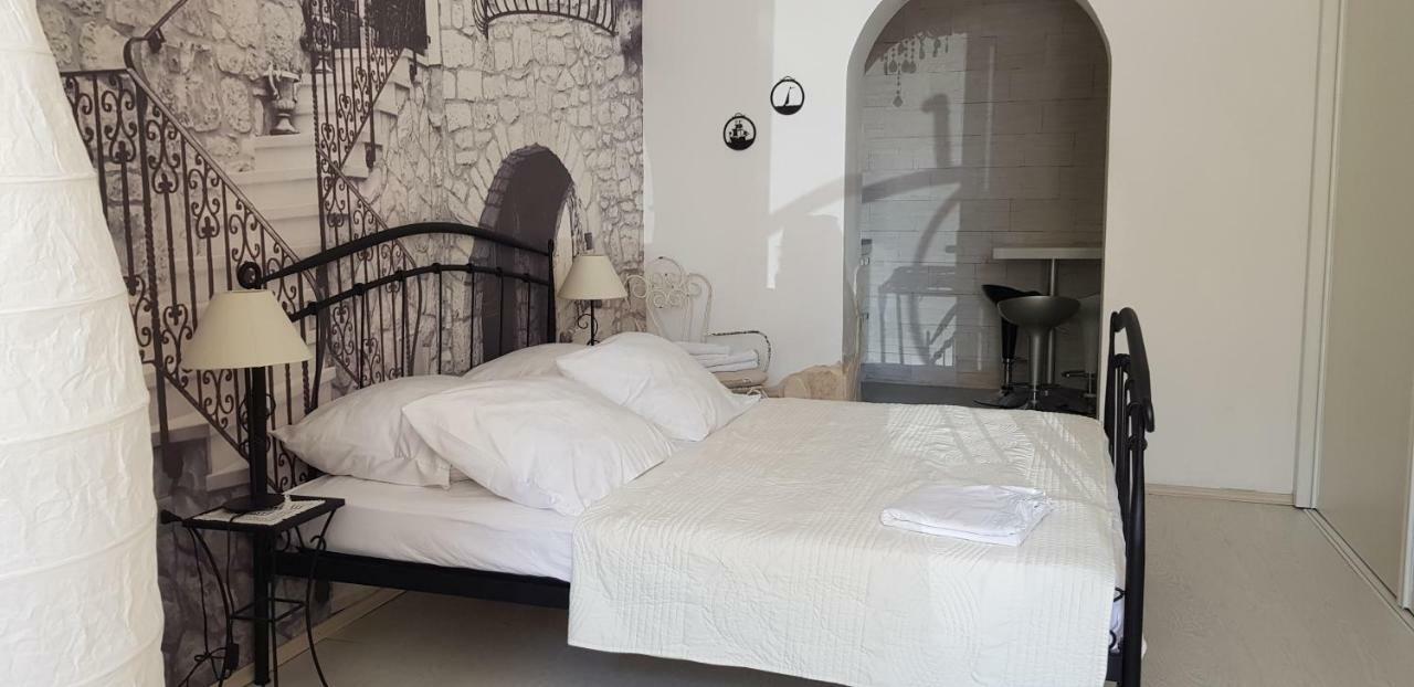 Studio Apartment For 2 Adults And 1 Child Макарска Екстериор снимка